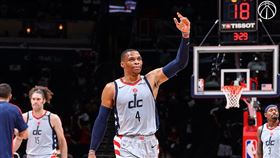 ▲威斯布魯克（Russell Westbrook）18分15助攻8籃板，帶領巫師打進季賽。（圖／翻攝自巫師推特）