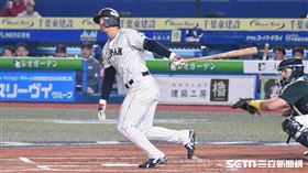 ▲12強日本隊鈴木誠也擊出陽春砲。（圖／記者王怡翔攝影）