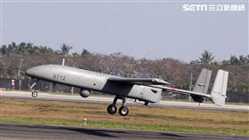 海軍海上戰術偵搜大隊首次向國人公開銳鳶無人機。（記者邱榮吉/屏東拍攝）