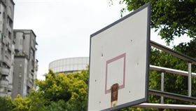 籃框,鄭文燦,籃球場,拆除（圖／翻攝畫面）
