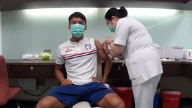▲中華男足前往榮總施打疫苗。（圖／中華足協提供）