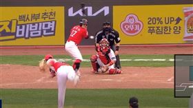 ▲SSG登陸者秋信守擊出史上最角落滿貫全壘打。（圖／截自網路）