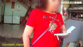 沒戴罩逛市場！台中半屏山婦甩傘抓狂（圖／翻攝畫面）