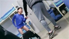 ▲青島足球青訓中心虐打球員，吃的是素菜。（圖／翻攝自微博）