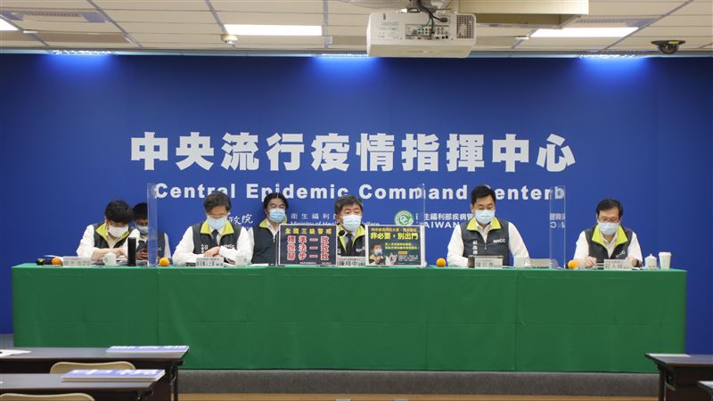 很多中老年染疫　指揮中心坦言負擔重
