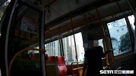 婦搭公車口罩脫到下巴／翻攝畫面