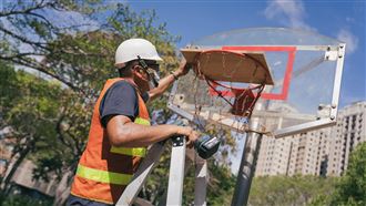 不拆籃球網！柯：停課不是叫你開趴踢