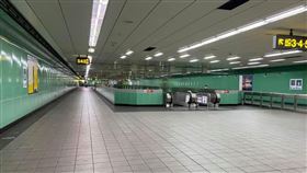 聽陳時中的話！禮拜五下班的捷運站　網一看：台灣有救了，圖／翻攝自林智群臉書