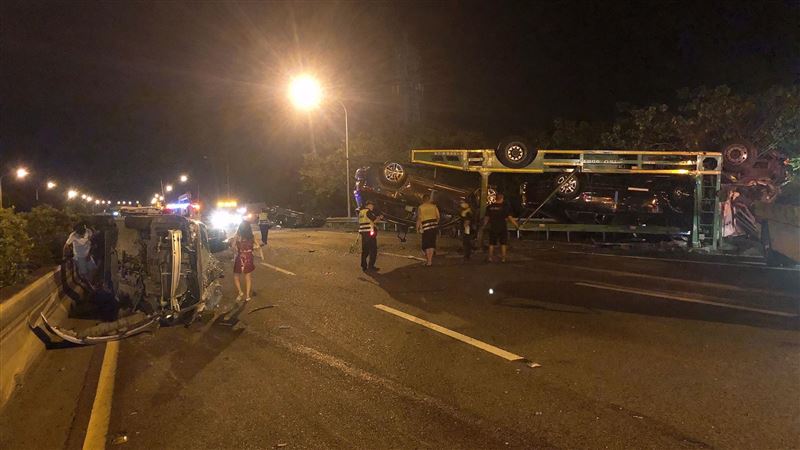 新／國3北上四載車翻覆　駕駛慘死