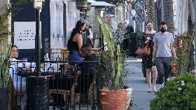 加州疫情趨緩 口罩令即將鬆綁