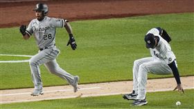 ▲賈西亞（Leury Garcia）犧牲觸擊點成內野安打。（圖／美聯社／達志影像）