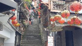 九份老街人潮稀少