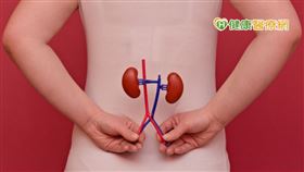 研究也顯示，有三成腎衰竭患者是因糖尿病控制不佳而罹病；其中，近五成慢性腎臟患者更有併發視網膜病變的風險。