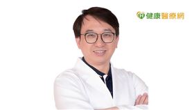 林剛民醫師呼龥，在關注疫情的同時，更要顧好健康。新冠病毒是近距離接觸傳播，只要嚴格戴好口罩、勤洗手、保持社交距離，不必隨疫情反覆而心情起伏，徒增壓力。