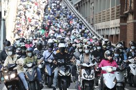 上班車潮  台北橋機車車流消化速度快