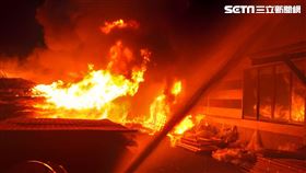 台南安南區「德泰彈簧床」工廠發生大火（圖／翻攝畫面）