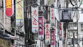 萬華172家茶藝館兼飲酒店即起停業3天（2）台北市政府13日指出，本土疫情持續擴散，萬華茶藝館相關確診人數達6例，針對萬華警分局列管172家清茶館、飲酒店要求即起全面停業3天，待完成消毒與疫調工作後再通知是否能復業。中央社記者張皓安攝  110年5月13日