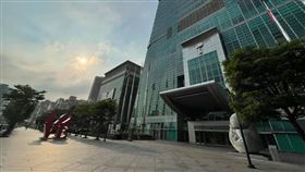 信義區人潮暴跌！空城「末日照」曝光　網狂讚：台人很自律（圖／翻攝自信義區兩三事）