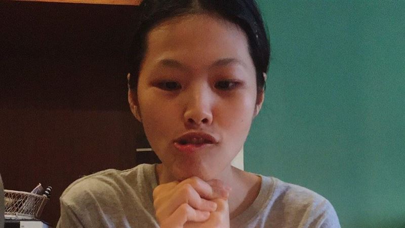 這女星好可憐　生日自己DIY做蛋糕