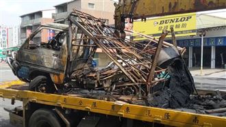 高雄連環車禍　汽車連2撞釀1死4傷