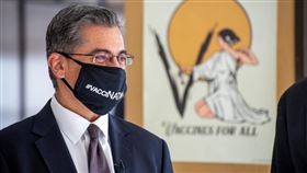 美國衛生部長貝塞拉（Xavier Becerra） 圖／翻攝自Xavier Becerra推特