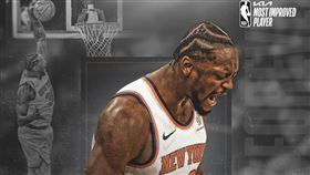 ▲蘭道爾（Julius Randle）拿下年度最佳進步獎。（圖／翻攝自尼克推特）