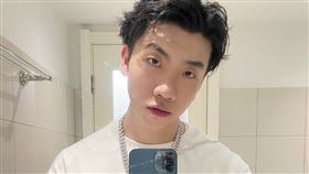 中國饒舌歌手楊和蘇（KeyNG）在不知情的狀況下住進離世3個月的歌手趙英俊生前租屋處。/微博