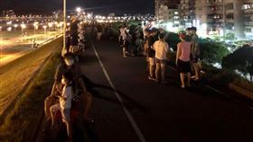 新北市,蘆洲,河堤,我是蘆洲人,群聚,超級血月,月全食，翻攝自我是蘆洲人