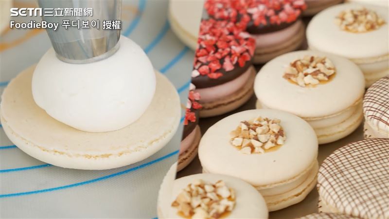療癒！馬卡龍飽滿內餡擠出瞬間超誘人