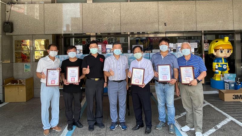 企業捐贈防疫裝備　盼消防執勤安全