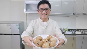 鄭宏輝分享在家防疫自製茶葉蛋