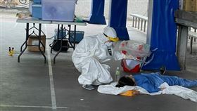 宜蘭南澳全村採檢！醫護忙翻熱昏倒地　休40分鐘：繼續篩▲（圖／翻攝自林姿妙臉書）

