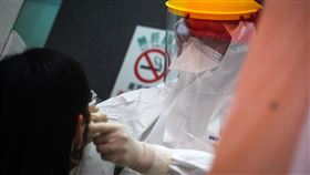 全國疫情警戒升第三級　陸續設置社區篩檢站武漢肺炎本土疫情嚴峻，中央流行疫情指揮中心19日宣布，即起至5月28日，全國疫情警戒升至第3級，縣市陸續設置社區篩檢站，擴大篩檢量能。中央社記者王騰毅攝  110年5月19日