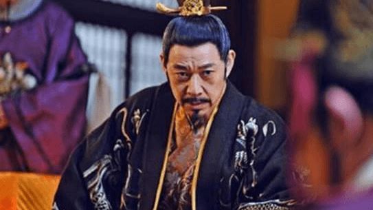 村夫發現舊書…專家一看「急下跪」