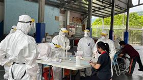 宜蘭南澳全村採檢！醫護忙翻熱昏倒地　休40分鐘：繼續篩▲（圖／翻攝自林姿妙臉書）

