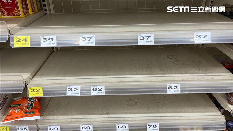 獨／廢在家救台灣！跑2店麵粉竟賣光
