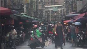 直擊板橋「傳統市場」現況！網卻戰翻（圖／翻攝自爆怨2公社臉書）