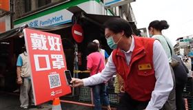 基隆市長林右昌今（30）天坦承，連傳統市場都管不好的話，四級封城怎麼執行？（圖／翻攝自林右昌臉書）