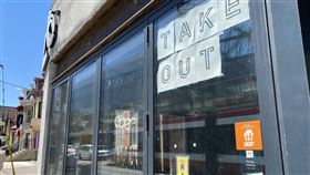 多倫多創下全球餐館禁止內用時間最長紀錄：逾360天5月下旬，加拿大最大城多倫多已創下「餐館禁止內用時間最長」全球新紀錄：逾360天。許多餐館已撐不下去，直接關門停業。中央社記者胡玉立多倫多攝   110年5月30日