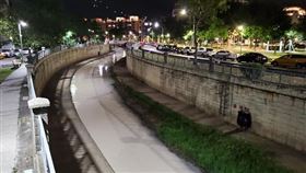 北投磺港溪變「牛奶鍋」？ 網友：絶對有問題。（圖／翻攝自台北之北投幫）