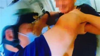 無罩惡鄰是通緝犯　鑰匙攻擊2警濺血