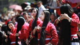 黃洛瑤寨的婦女一生只會在18歲成年時剪一次頭髮。（圖／翻攝自知乎）