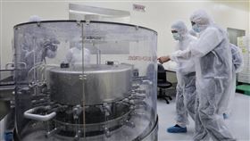 賴清德參訪「高端疫苗生物製劑公司」。（圖／總統府提供）