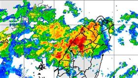  快訊／大雨狂炸！苗栗縣「一級淹水警戒」低窪地區注意積水。（圖／翻攝自中央氣象局）