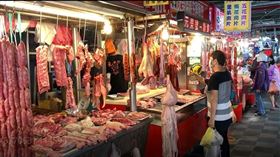 豬肉攤 傳統市場 菜市場 剁豬肉 （圖／記者王浩原攝影）