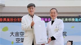 ▲大金空調捐贈清淨機給台北榮總醫院。（圖／業者提供）