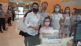 獨／郭董40小時交件！團隊辛苦揭密