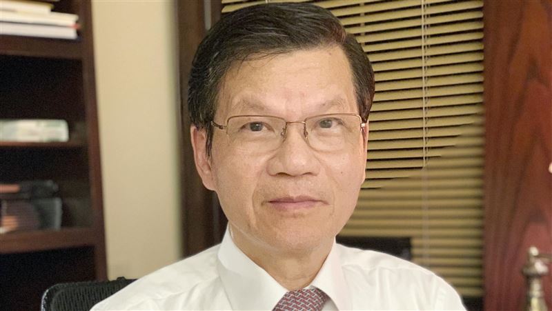第三期試驗做不做？她打電話問翁啟惠