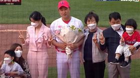 ▲尹錫珉全家福。（圖／截自YT）