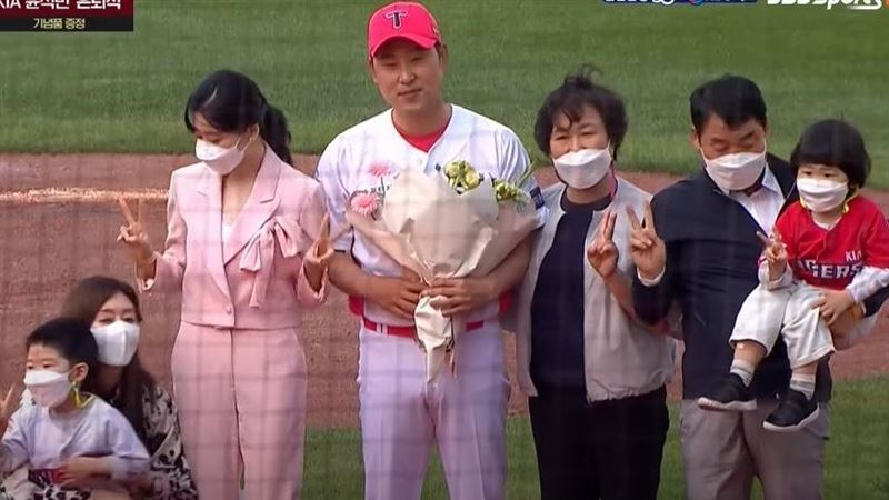 韓國隊強投尹錫珉引退　跟球迷說道歉